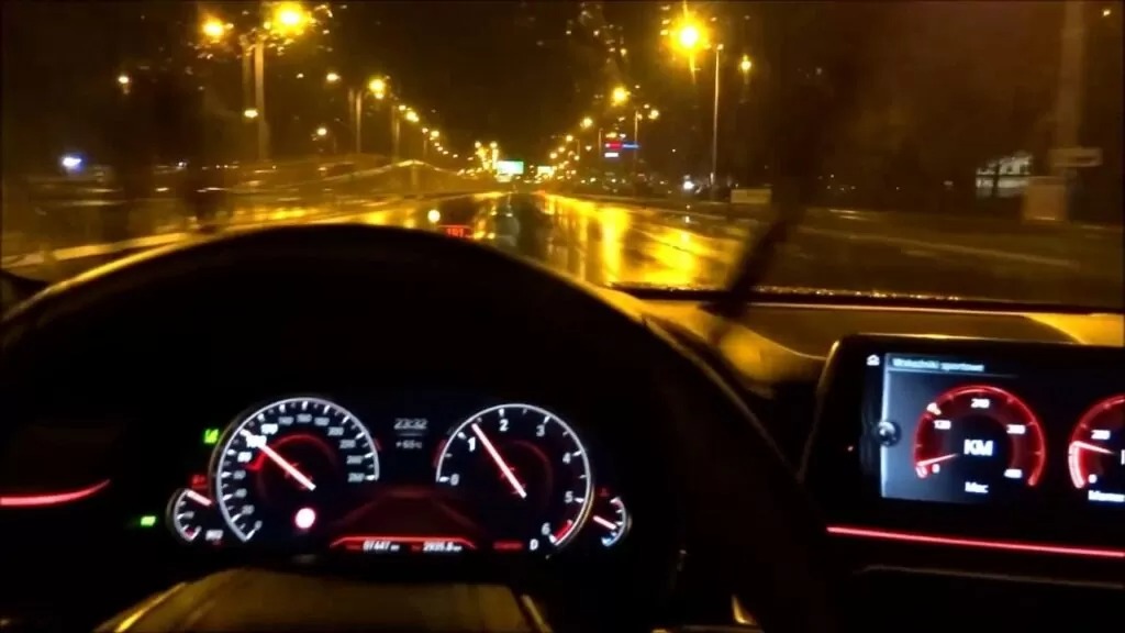 Để lái xe an toàn vào ban đêm cần giữ tốc độ an toàn - bảo hiểm pvi 