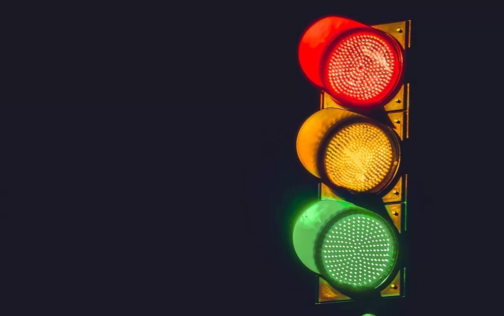 lỗi vượt đèn đỏ là hành vi không chấp hành hiệu lệnh được phát ra từ đèn giao thông